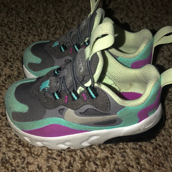 Nike - Picture 2 of 3